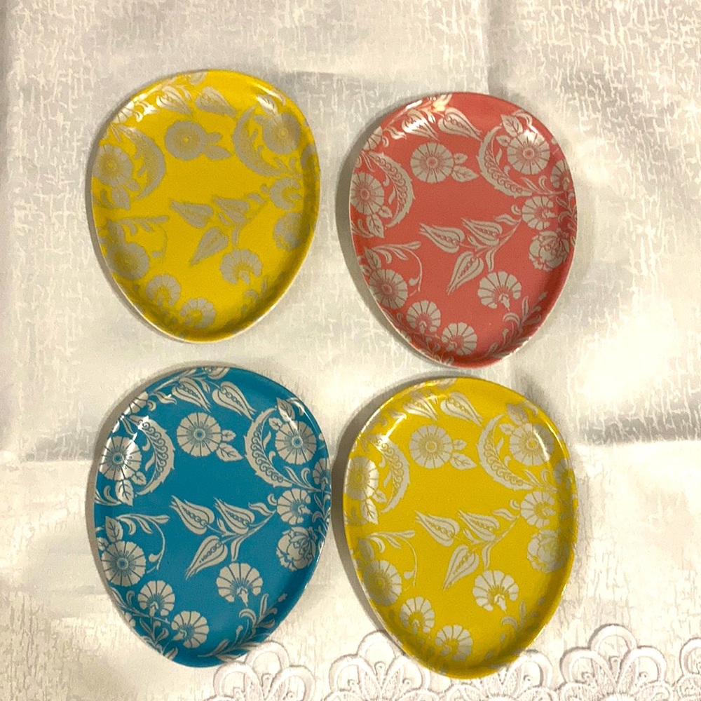 Pottery barn floral Easter egg plate set of 4
